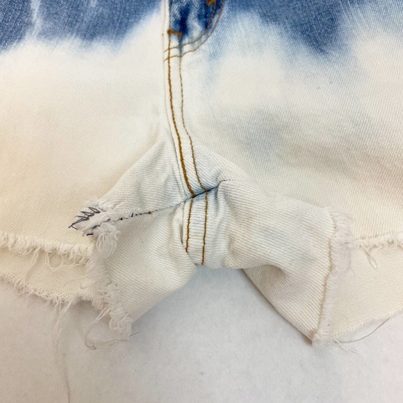 Levi’s 550 Relaxed Cut Off Shorts Acid Wash Size 10 - Picture 8 of 10